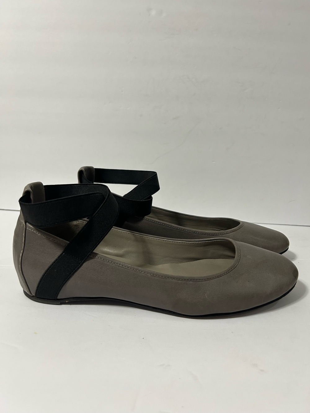 Eileen Fisher Gray Leather Ballet Flats Elastic Sz 9.5 Officewear minimalist